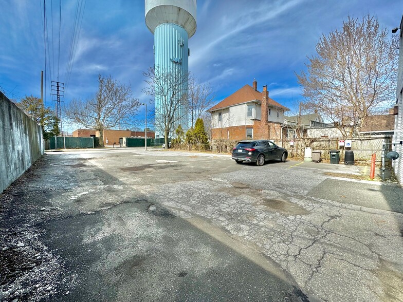 81 N Forest Ave, Rockville Centre, NY for lease - Building Photo - Image 3 of 9