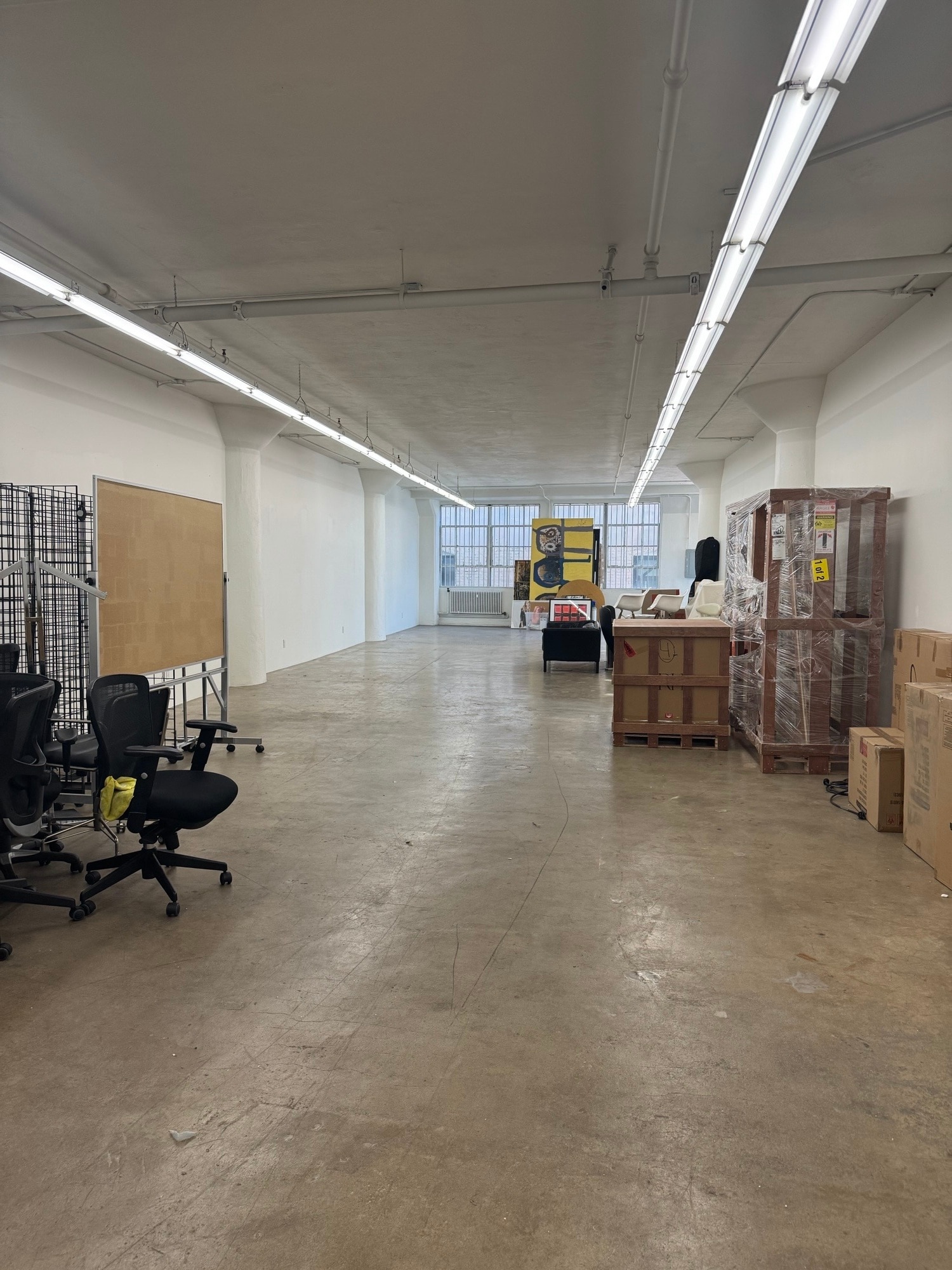 719 S Los Angeles St, Los Angeles, CA for lease Interior Photo- Image 1 of 2