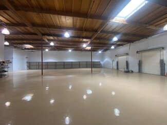 Plus de détails pour 2221 Las Palmas Dr, Carlsbad, CA - Industriel à vendre