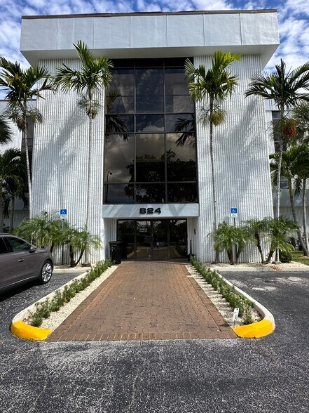 824 US Highway 1, North Palm Beach, FL à louer - Photo du bâtiment - Image 2 de 8