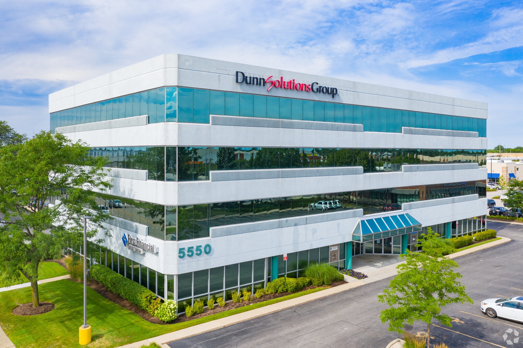 5550 W Touhy Ave, Skokie, IL for lease Primary Photo- Image 1 of 5