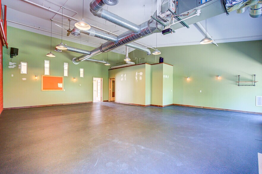 6200 Nesbitt Rd, Fitchburg, WI à vendre - Photo du bâtiment - Image 2 de 7