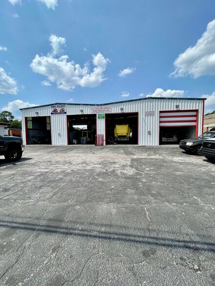 7443 Wilson Blvd, Jacksonville, FL à louer - Photo principale - Image 1 de 21