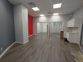 2828 N Clark St, Chicago, IL for lease Interior Photo- Image 2 of 8
