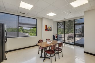 105-195 W Central Rd, Schaumburg, IL for sale Interior Photo- Image 2 of 23