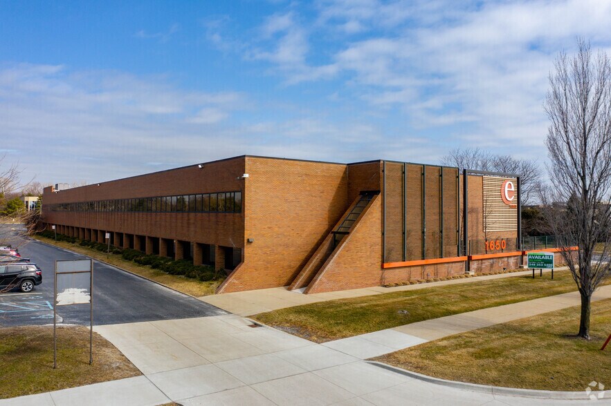 1650 W Big Beaver Rd, Troy, MI à louer - Photo du bâtiment - Image 1 de 8