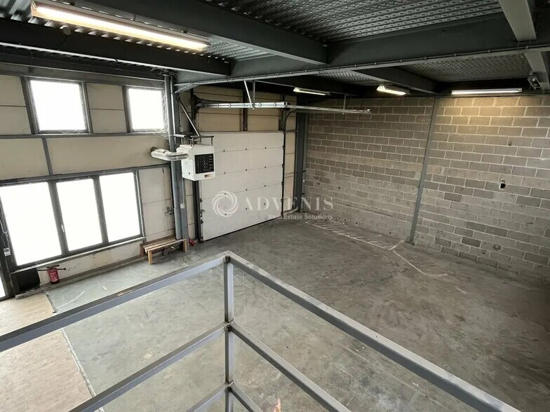 Flex in Le Thillay for lease - Interior Photo - Image 3 of 9