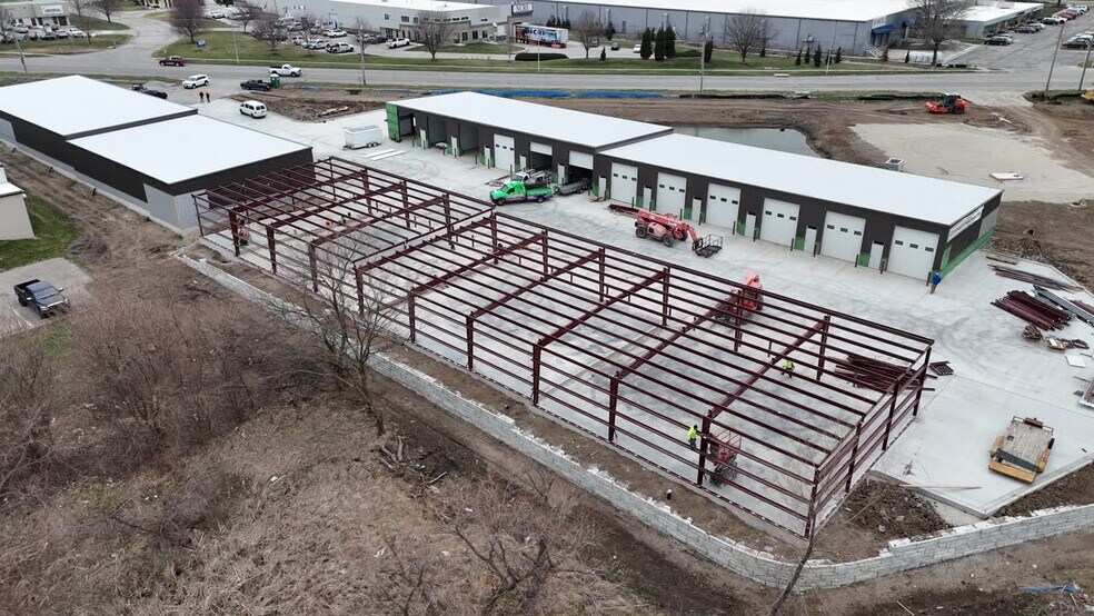 2105 E Kansas City Rd, Olathe, KS à louer - Vidéo sur l’inscription commerciale - Image 2 de 24
