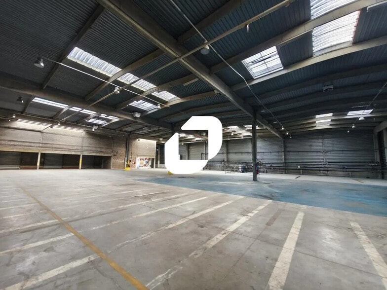 Industrial in Sucy-en-Brie for lease - Interior Photo - Image 3 of 15