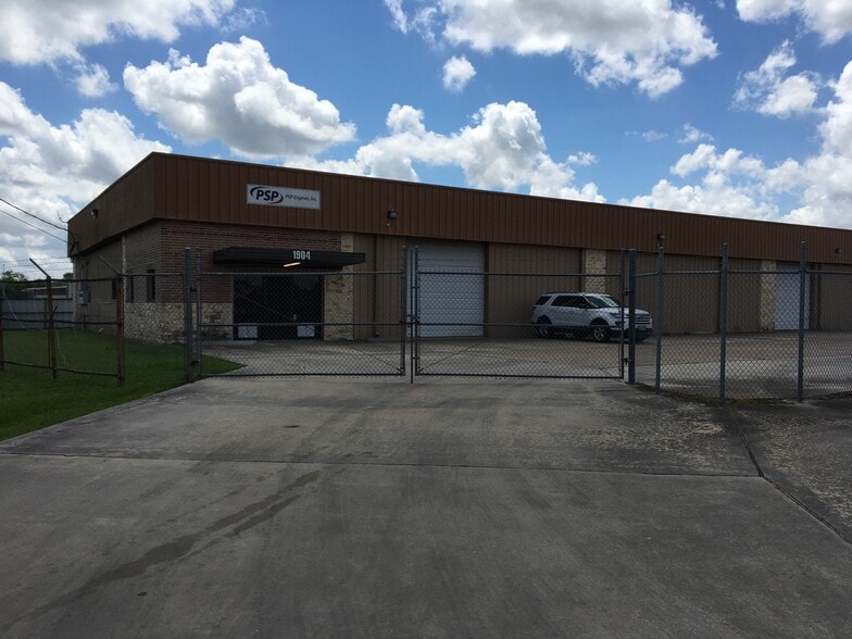 1904 Humble Place Dr, Humble, TX for lease - Building Photo - Image 2 of 5