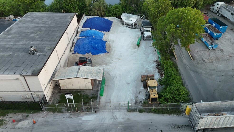 7040 22nd Ct, Davie, FL for sale - Building Photo - Image 1 of 5