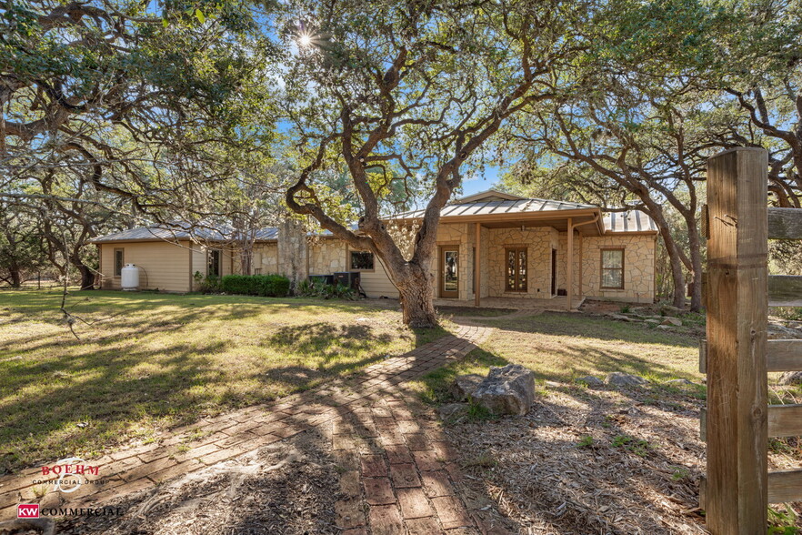 39 Scenic Loop Rd, Boerne, TX for lease - Building Photo - Image 1 of 53