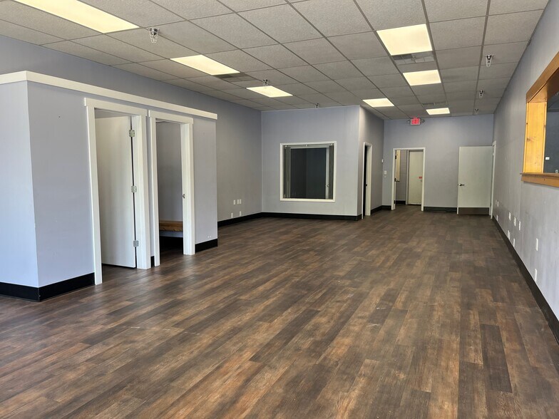 129 Old US Highway 70 E, Black Mountain, NC à louer - Photo du bâtiment - Image 2 de 2