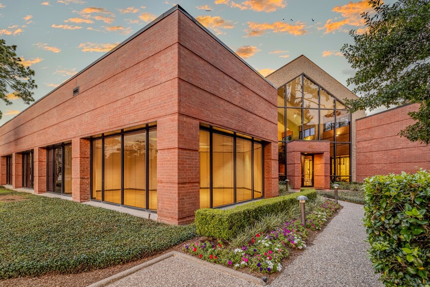 6925 Portwest Dr, Houston, TX à louer - Photo du bâtiment - Image 1 de 13