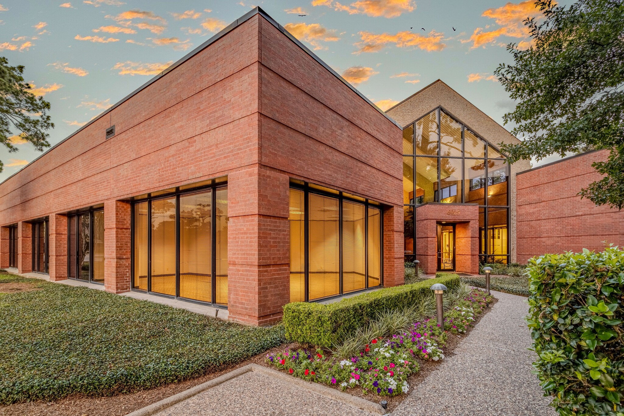 6925 Portwest Dr, Houston, TX à louer Photo du bâtiment- Image 1 de 15