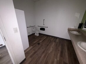 10760 Wakefield Commons Dr, Raleigh, NC for lease Interior Photo- Image 2 of 9