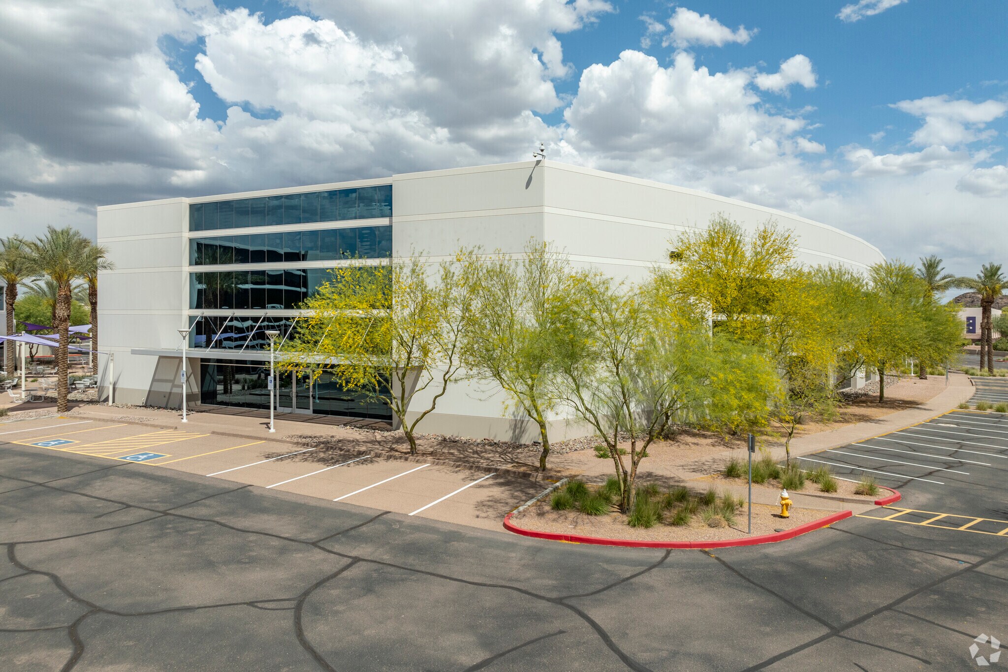 4500 E Cotton Center Blvd, Phoenix, AZ à louer Photo du bâtiment- Image 1 de 7