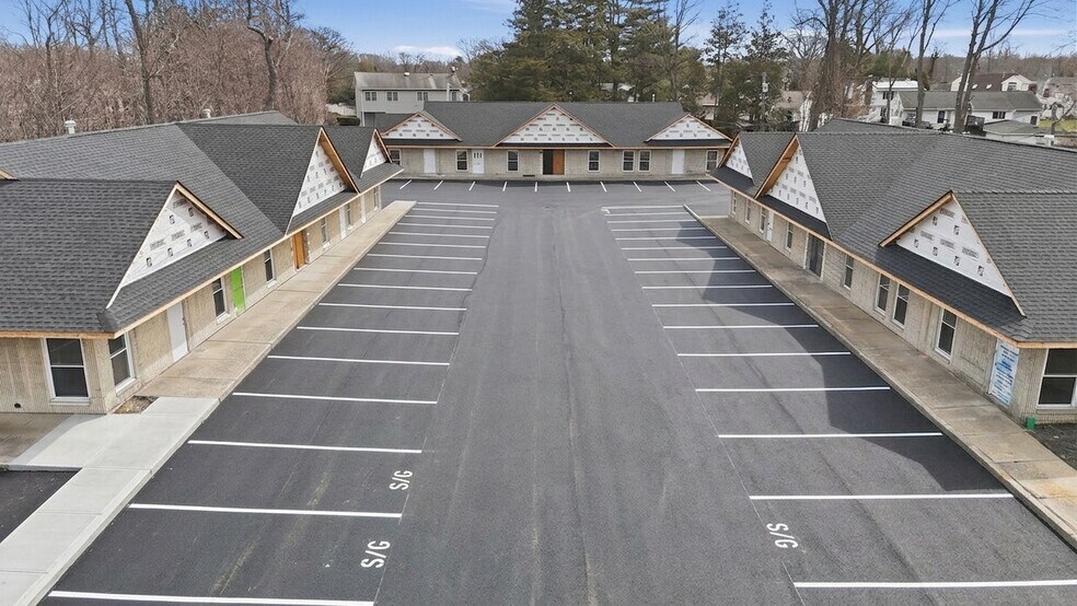 359 Route 111, Smithtown, NY à louer - Photo du bâtiment - Image 1 de 18