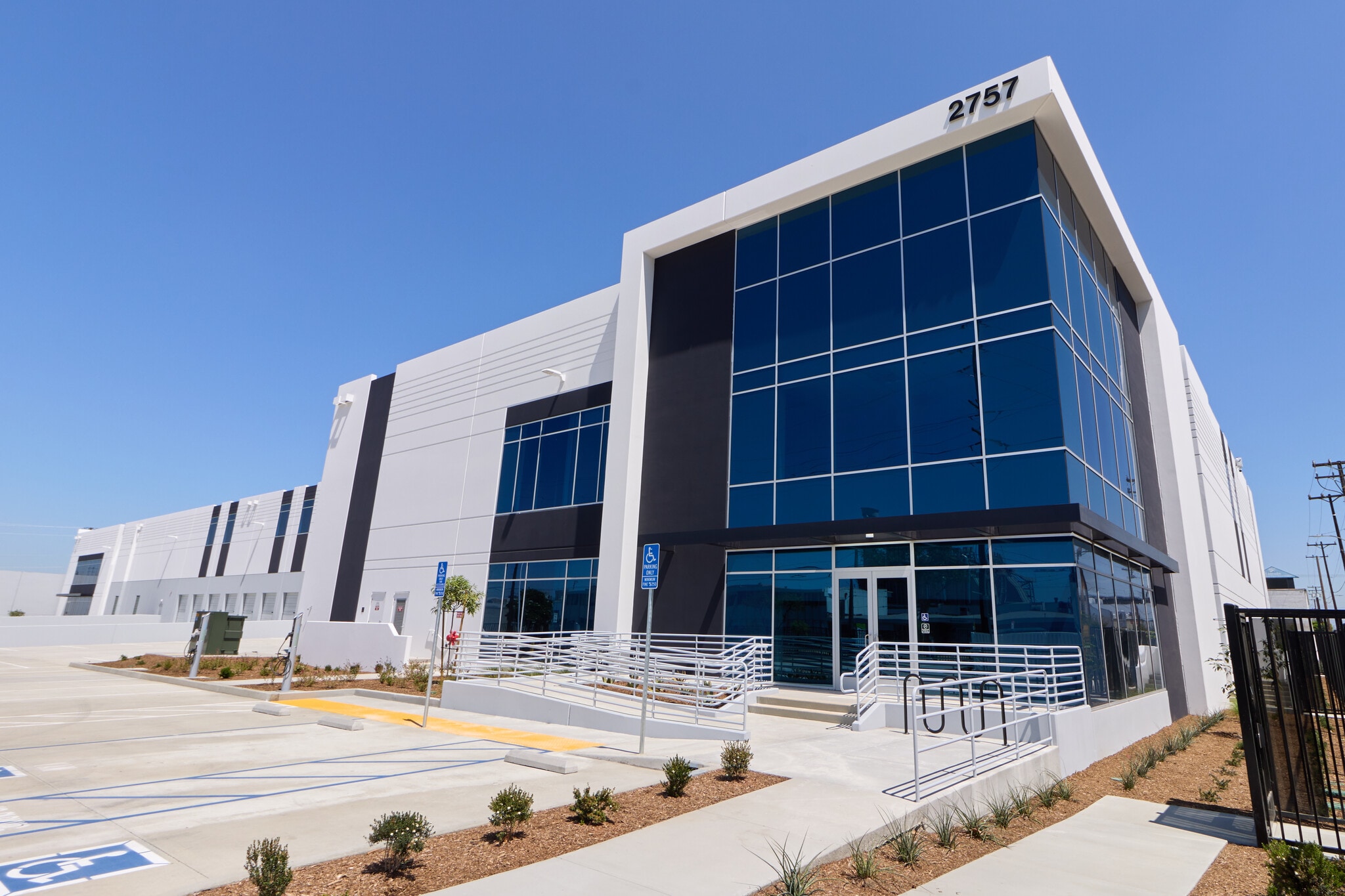 2757 Leonis Blvd, Vernon, CA for lease Building Photo- Image 1 of 11