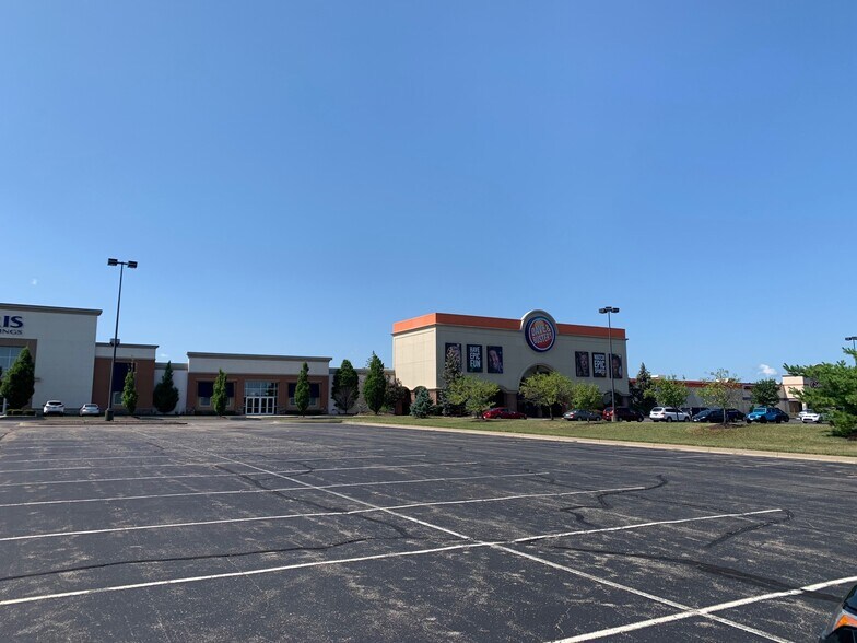 11755-11925 Commons Dr, Springdale, OH à louer - Photo du bâtiment - Image 3 de 6