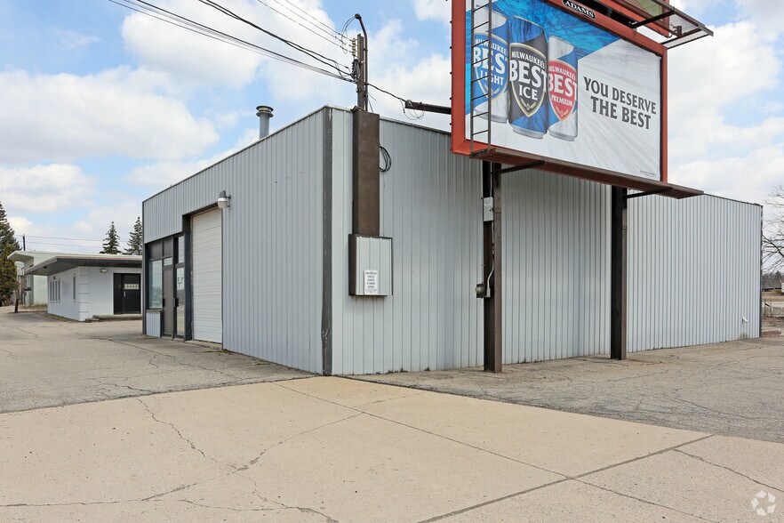 1422-1434 Lake Lansing Rd, Lansing, MI for lease - Building Photo - Image 3 of 11
