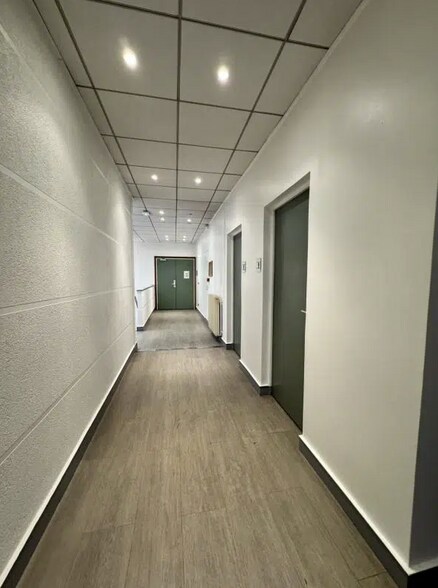 9 Chaussée Jules César, Osny for lease - Lobby - Image 3 of 3