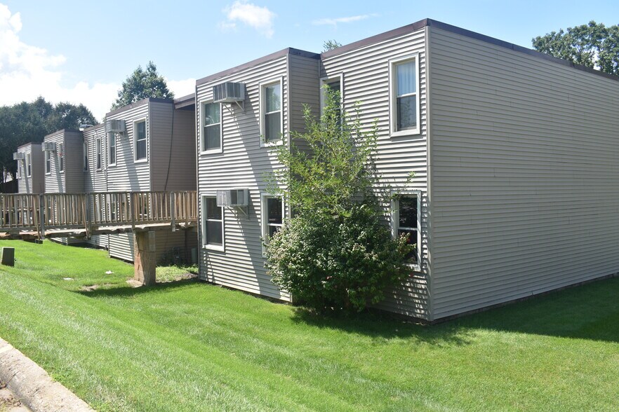 405 N Davis St, Anamosa, IA à vendre - Photo du bâtiment - Image 3 de 15