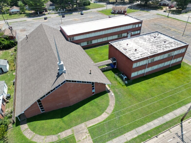 1510 Wells Station Rd, Memphis, TN à vendre - Photo du bâtiment - Image 2 de 9