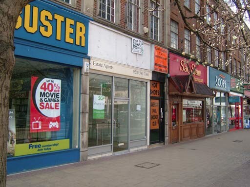 138 The Broadway, Surbiton à vendre - Photo du bâtiment - Image 3 de 6