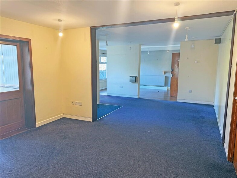 56-64 Willow Ln, Lancaster for sale - Interior Photo - Image 2 of 3