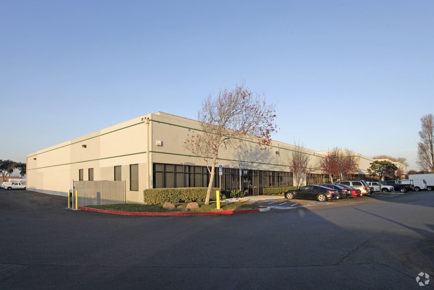 2601-2655 Barrington Ct, Hayward, CA à louer - Photo du bâtiment - Image 2 de 4
