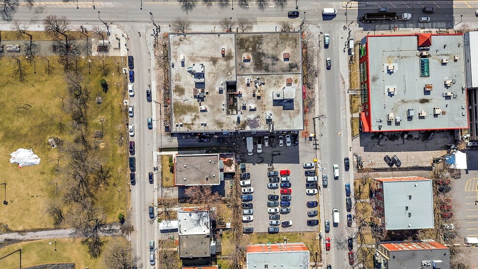 6555 Ch De La Côte-Des-Neiges, Montréal, QC for lease - Building Photo - Image 3 of 7