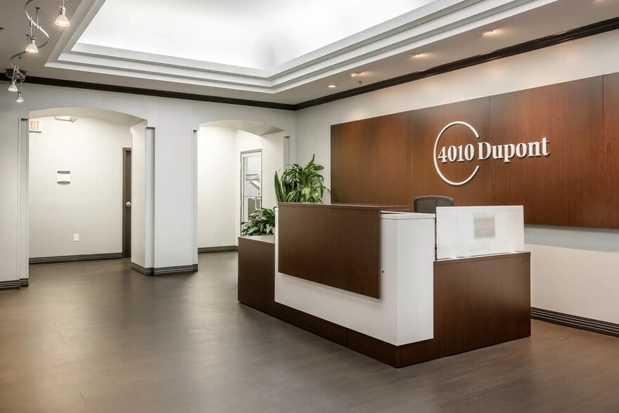 4010 DuPont Cir, Louisville, KY for lease - Building Photo - Image 3 of 13