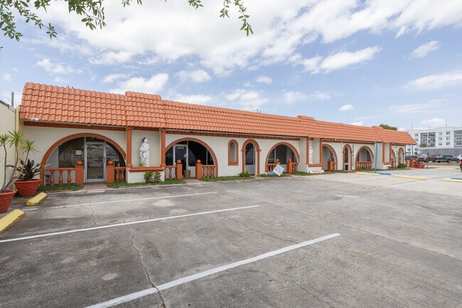 Plus de détails pour 4820-4830 Candia St, Cape Coral, FL - Bureau/Commerce de détail à louer