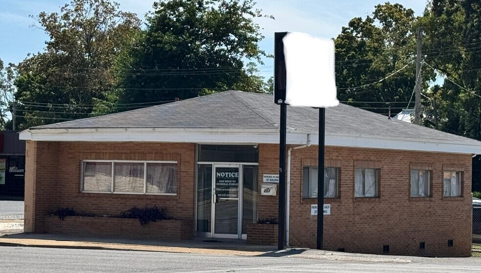 207 E Gaines St, Lawrenceburg, TN à vendre - Photo du bâtiment - Image 3 de 10