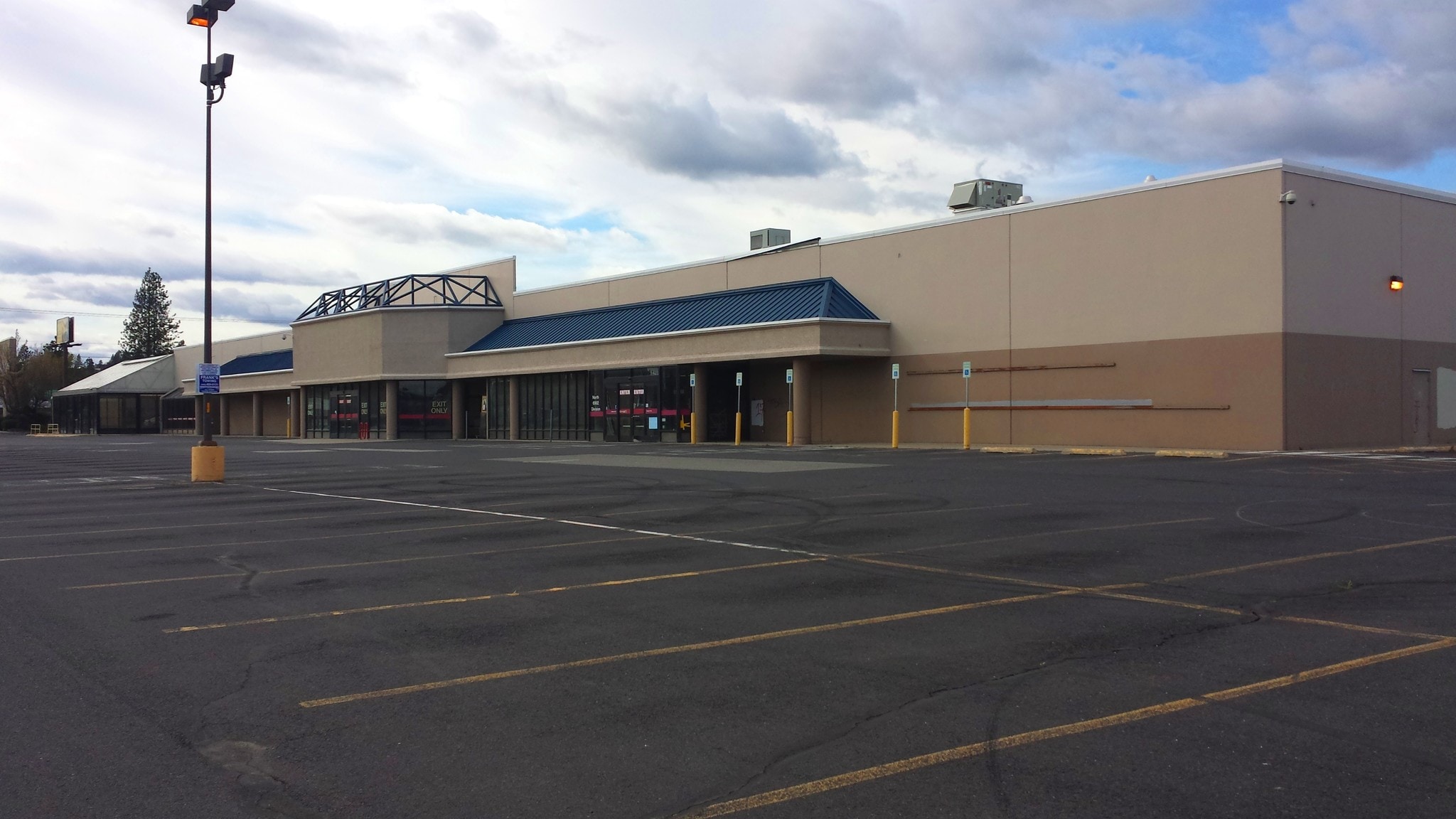 6902 N Division St, Spokane, WA for lease Building Photo- Image 1 of 1