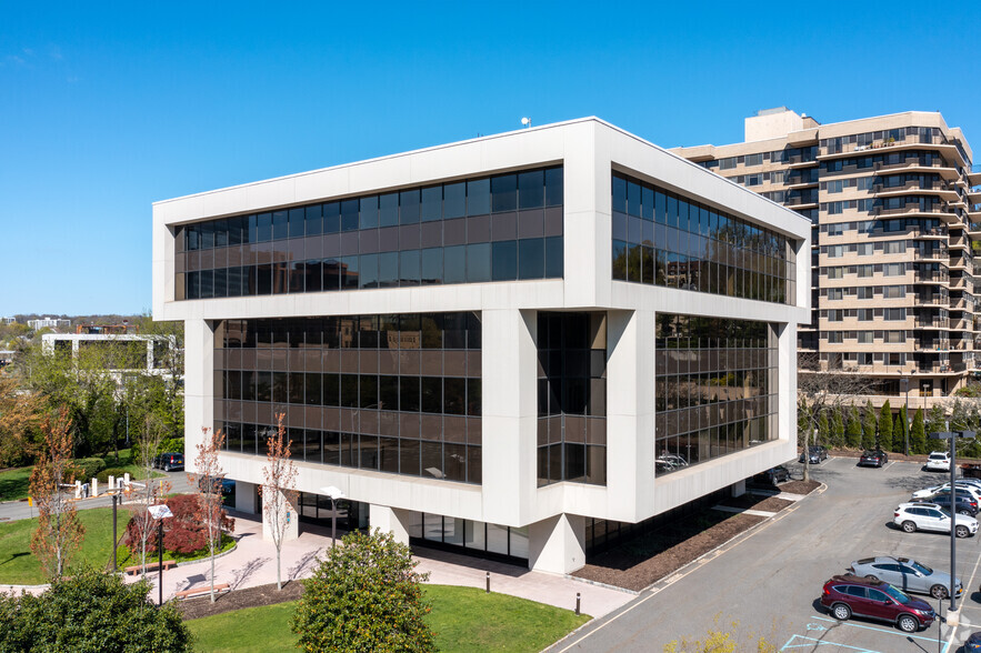 1 Barker Ave, White Plains, NY for lease - Building Photo - Image 1 of 15