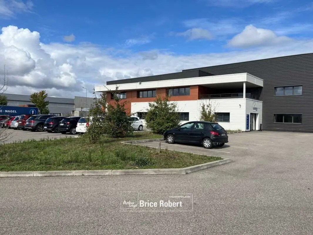 Flex in Jonage for lease Primary Photo- Image 1 of 5