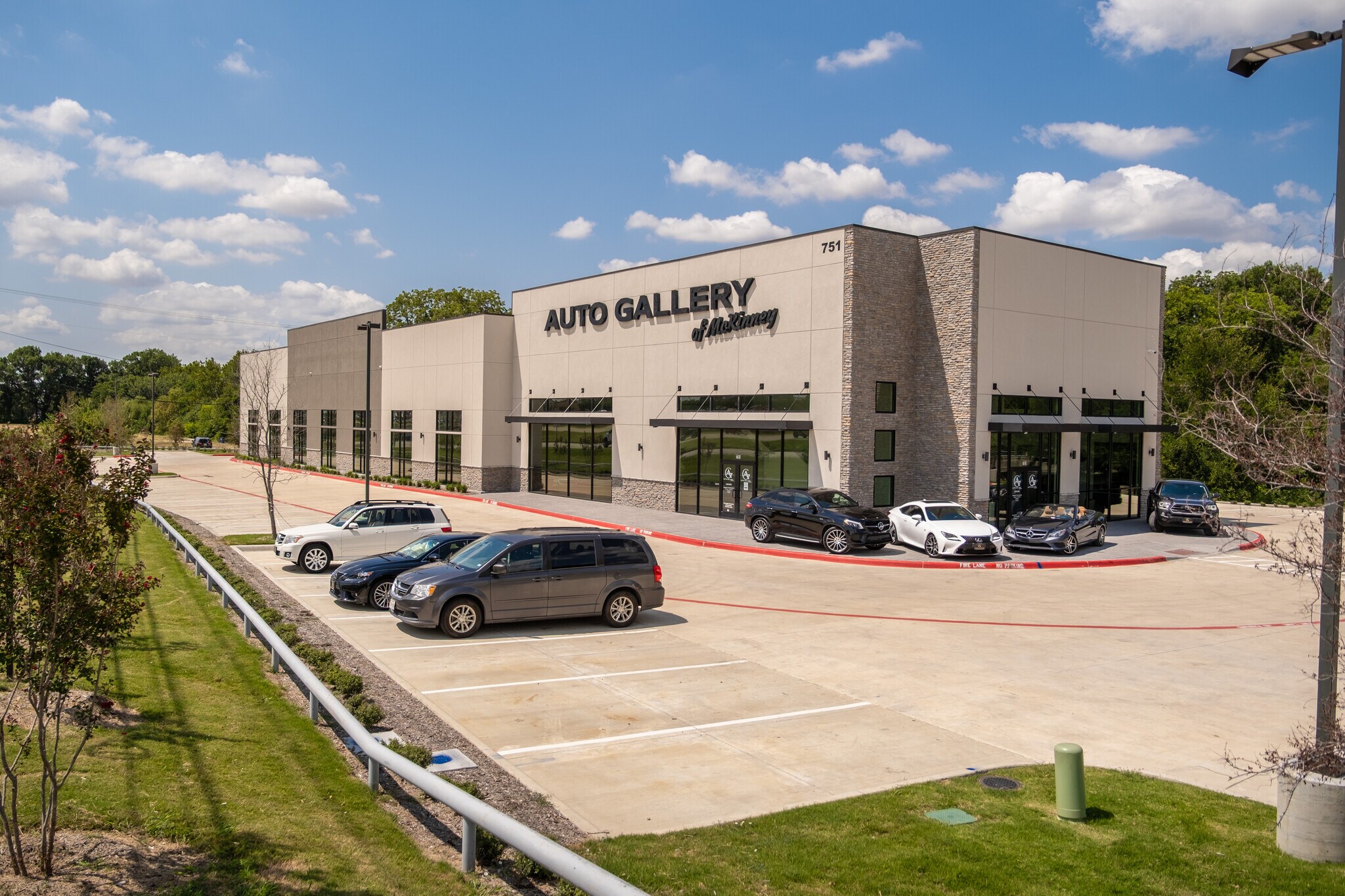 751 N Central Expy, Mc Kinney, TX à vendre Photo du bâtiment- Image 1 de 12