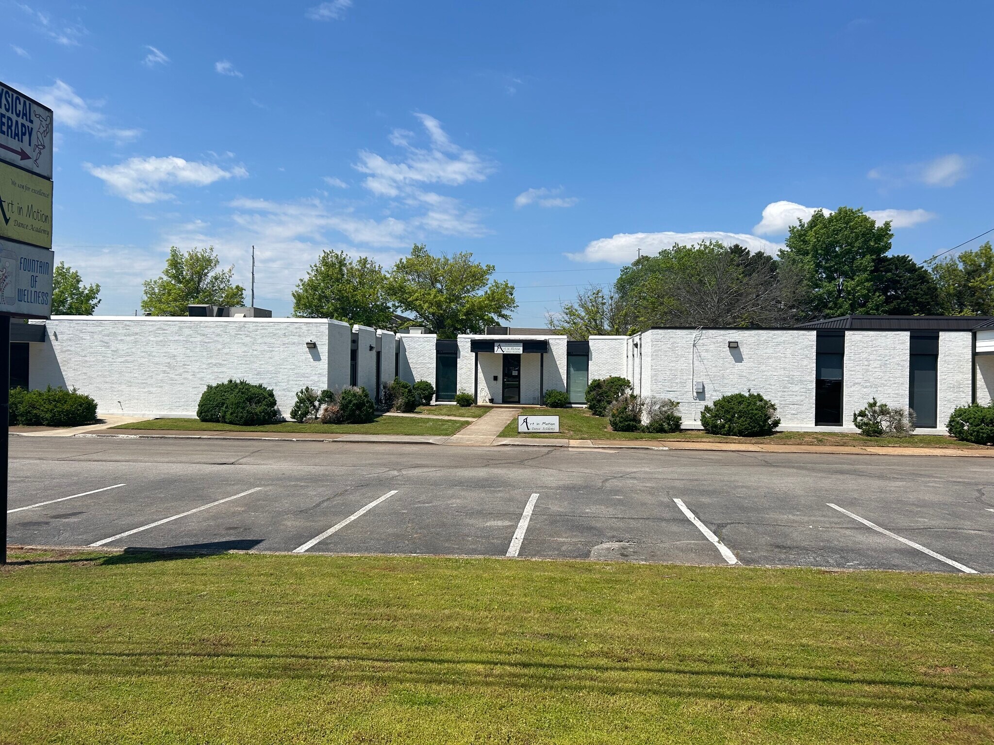 8300 Whitesburg Dr, Huntsville, AL à vendre Photo du bâtiment- Image 1 de 17
