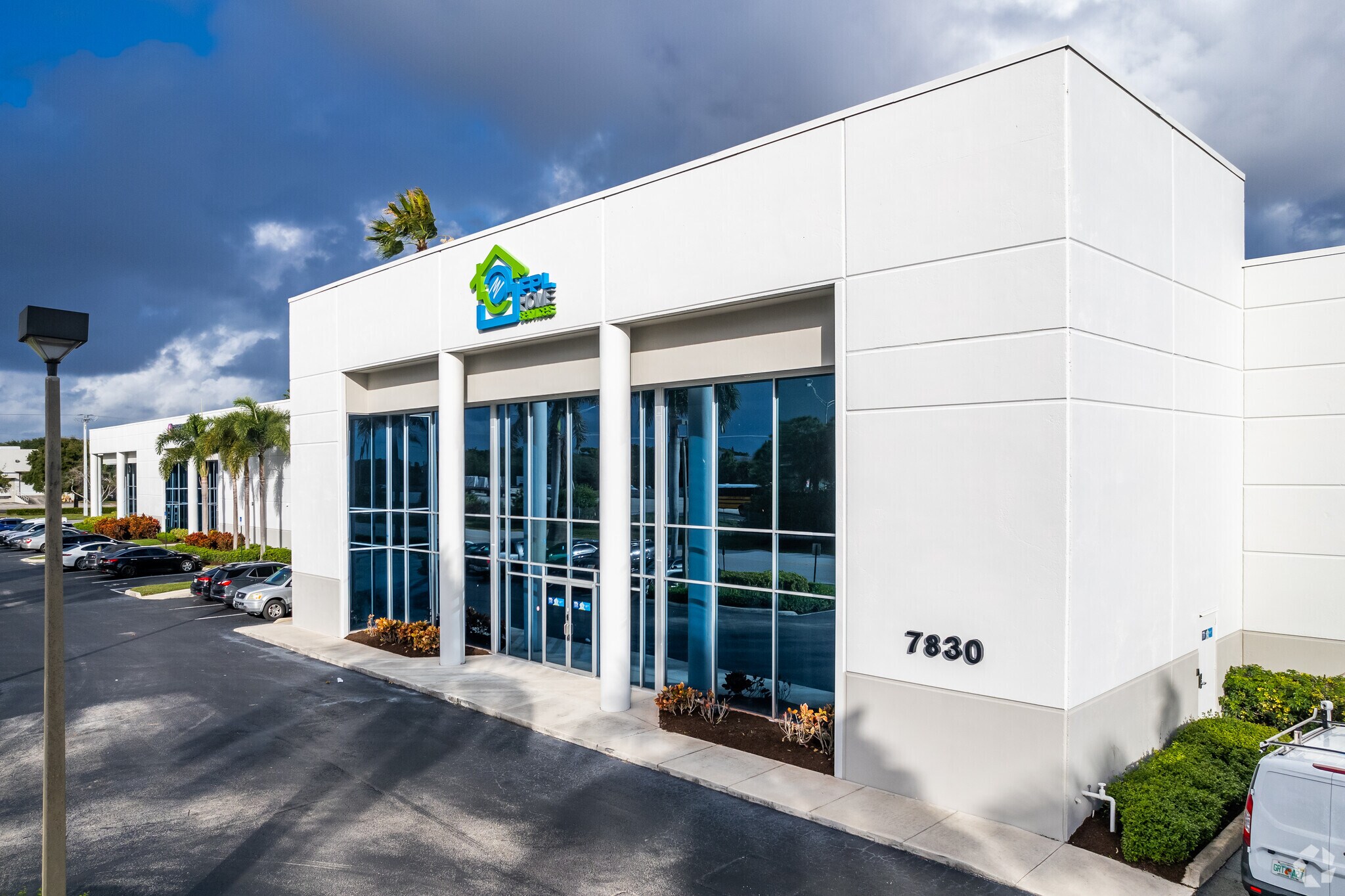 7830 Byron Dr, Riviera Beach, FL for lease Primary Photo- Image 1 of 11