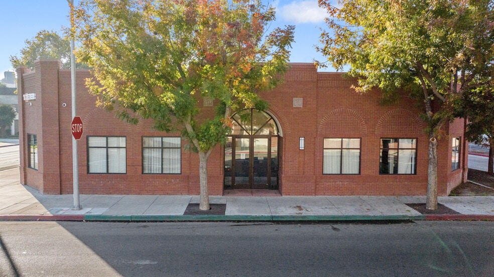 125 S Bridge St, Visalia, CA à vendre - Photo du bâtiment - Image 3 de 11