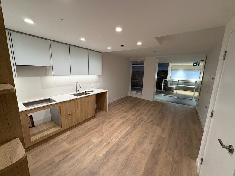 1032 Austin Ave, Coquitlam, BC for lease - Building Photo - Image 3 of 12