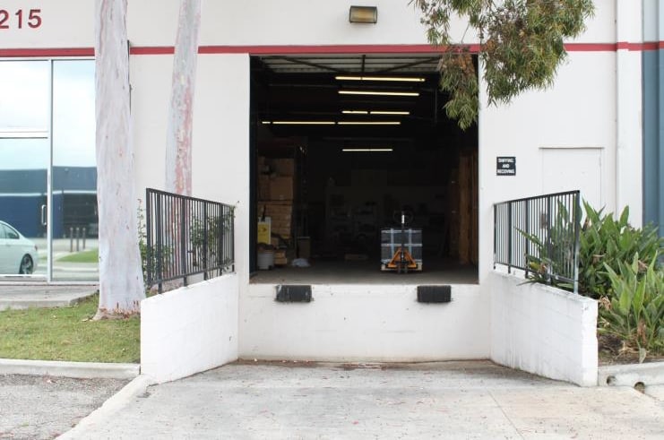 215 W 134th St, Los Angeles, CA à vendre - Photo du bâtiment - Image 3 de 4