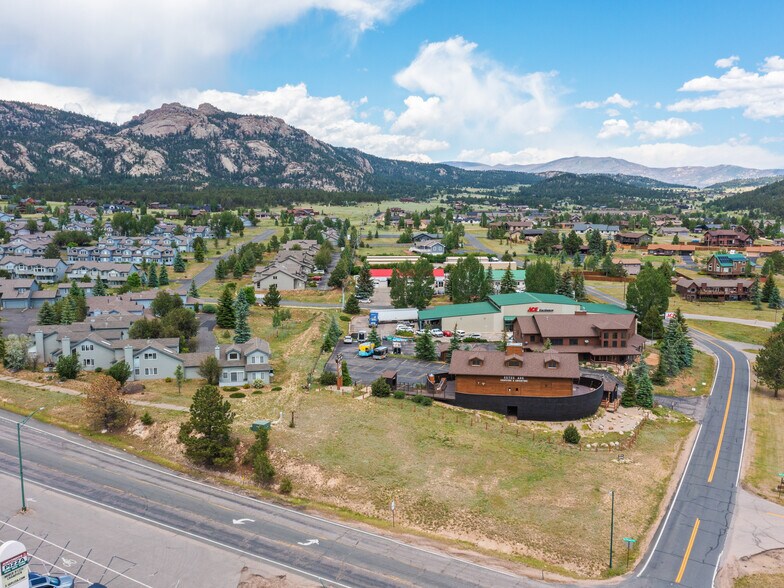 521 Lone Pine Dr, Estes Park, CO à vendre - Photo du bâtiment - Image 2 de 17