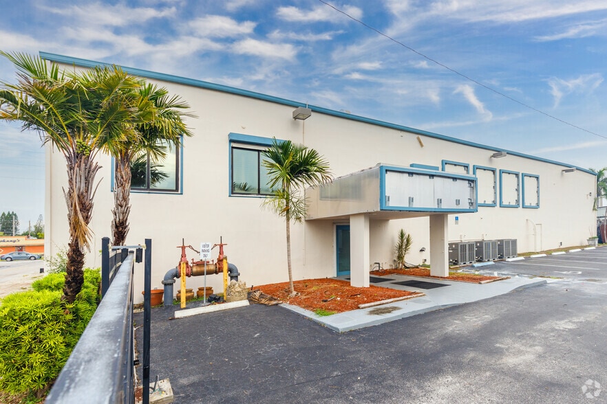 2055 Liberty St, Hollywood, FL for lease - Building Photo - Image 1 of 11