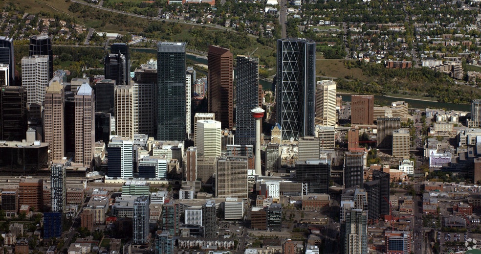 685 Centre St SW, Calgary, AB à louer - Aérien - Image 2 de 11