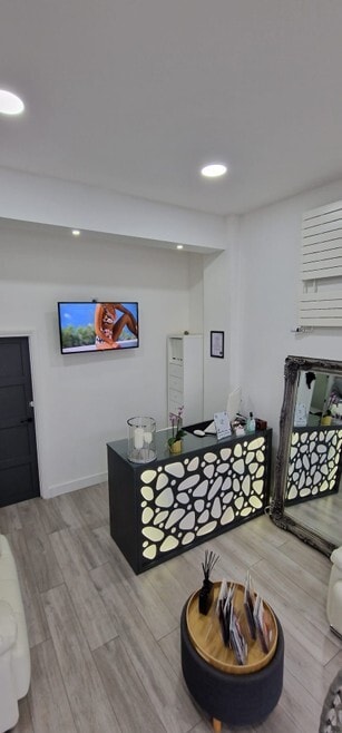 9 Chigwell Rd, London for lease Interior Photo- Image 1 of 3