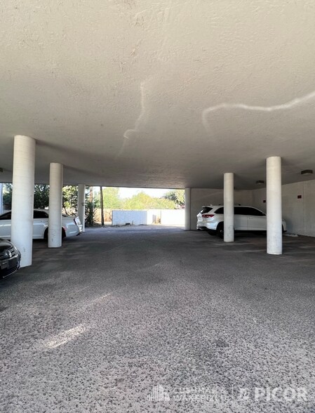 2819 E Broadway Blvd, Tucson, AZ à vendre - Photo du bâtiment - Image 2 de 7