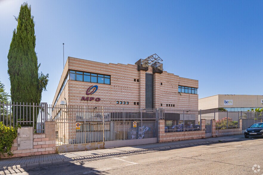 37 Calle de los Ebanistas, Alcorcón, Madrid for sale - Building Photo - Image 2 of 2